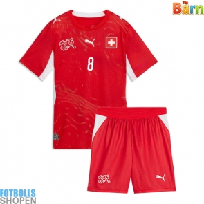Billiga Schweiz Remo Freuler #8 Hemmatröja Barn VM 2026 Kortärmad (+ Korta byxor)